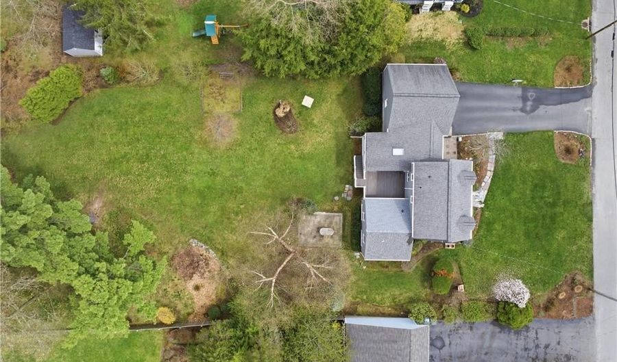 27 Old Meadow Ln, Cumberland, RI 02864 - 3 Beds, 2 Bath