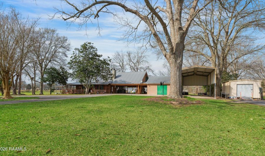 1326 S Hospital Dr, Abbeville, LA 70510 - 3 Beds, 3 Bath