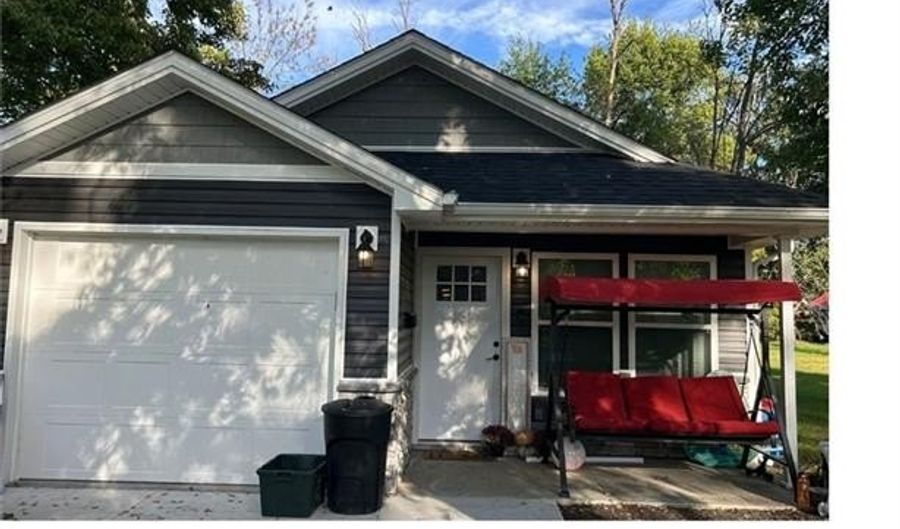 153 S 6th St, Austin, IN 47102 - 3 Beds, 2 Bath