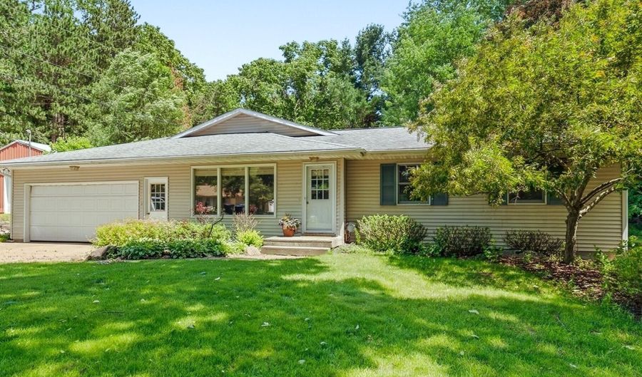 6662 Buttrick Ave SE, Alto, MI 49302 - 5 Beds, 3 Bath