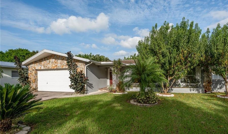 1865 PARADISE Ln, Clearwater, FL 33756 - 4 Beds, 2 Bath