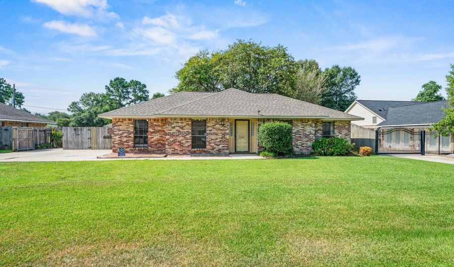 12218 Morganfield Ave, Baton Rouge, LA 70818 - 3 Beds, 2 Bath