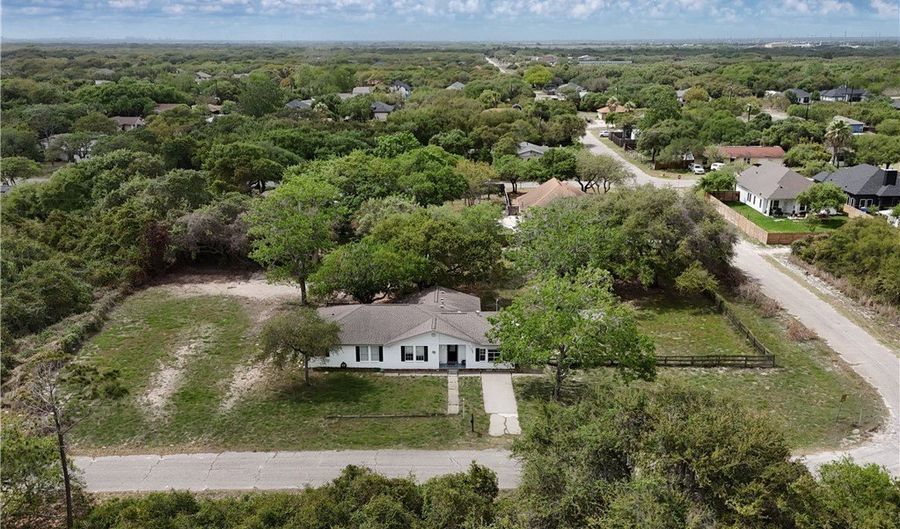 912 S 7th St, Aransas Pass, TX 78336 - 4 Beds, 2 Bath