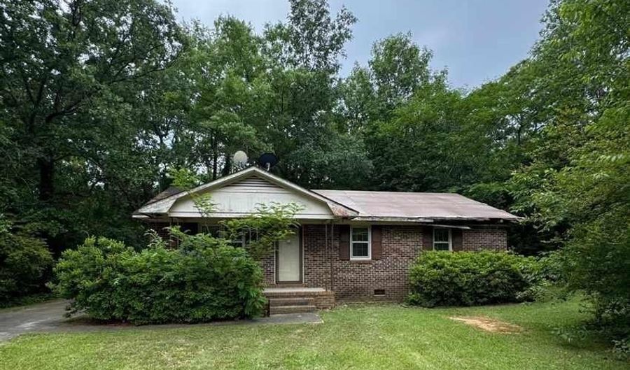 131 Arthur Smith St, Bennettsville, SC 29512 - 3 Beds, 1 Bath