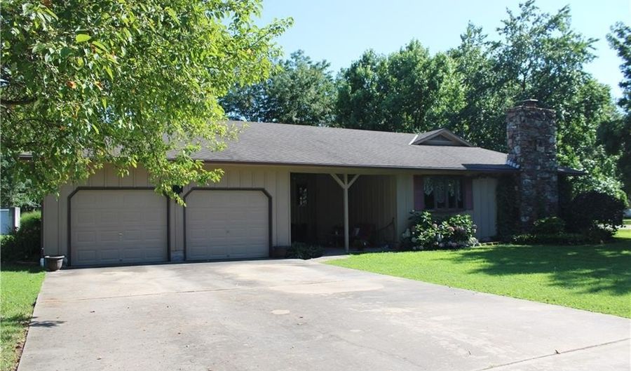 612 N 4th St, Arma, KS 66712 - 3 Beds, 2 Bath