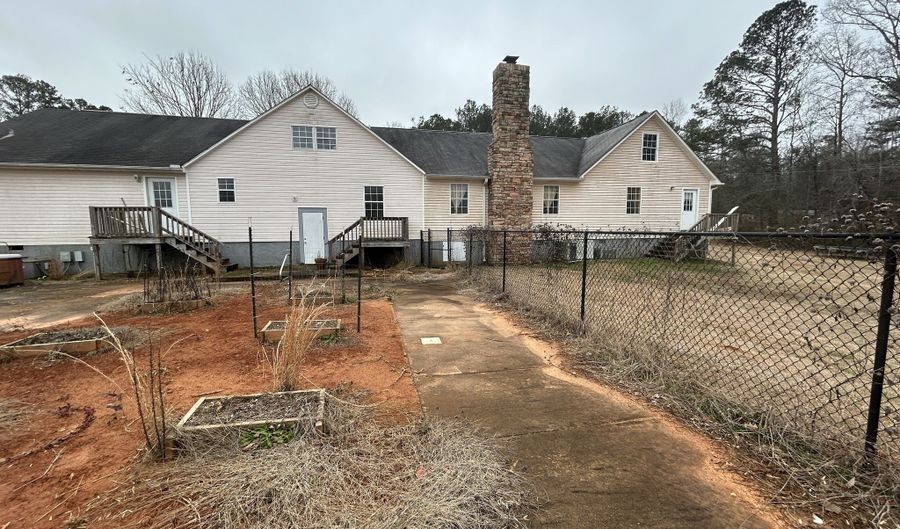 382 Lower Lovelace, West Point, GA 31833 - 5 Beds, 3 Bath
