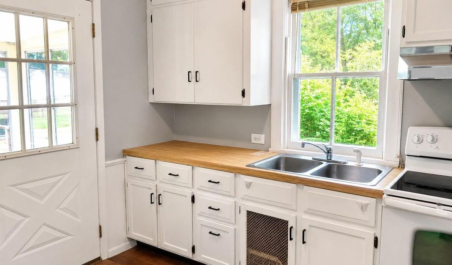 137 Park Ave, Allegan, MI 49010 - 3 Beds, 1 Bath