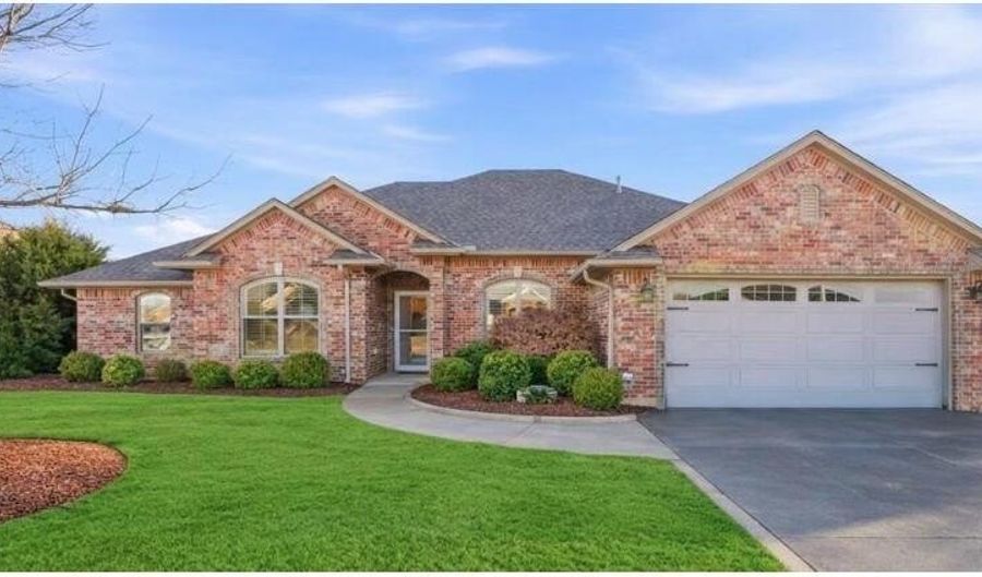912 Stephanie Ln, Altus, OK 73521 - 5 Beds, 3 Bath
