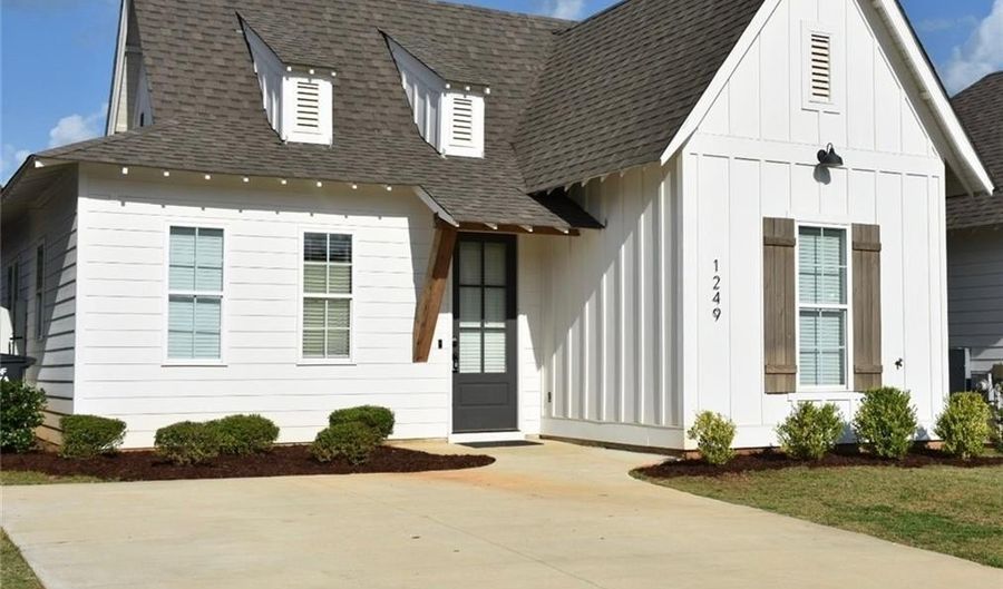 1249 FOX TAIL Ln, Opelika, AL 36801 - 3 Beds, 2 Bath