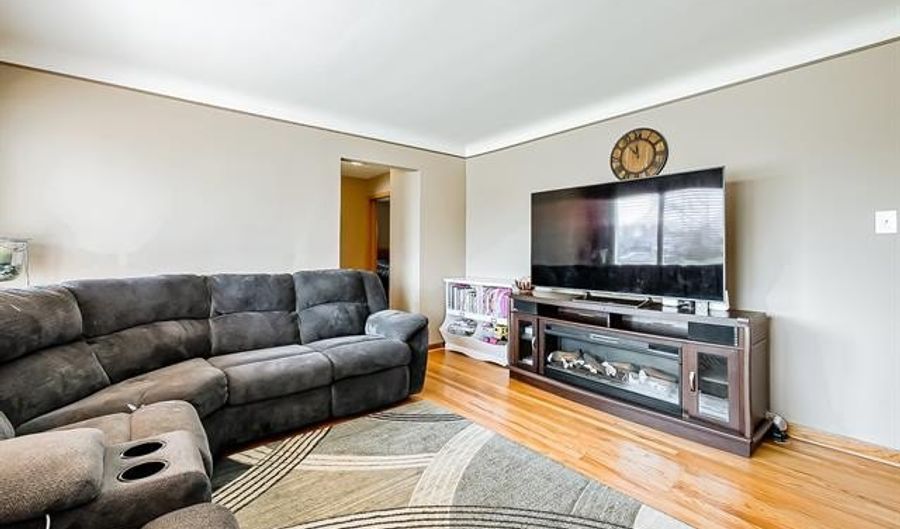 8634 Allen Rd, Allen Park, MI 48101 - 3 Beds, 2 Bath