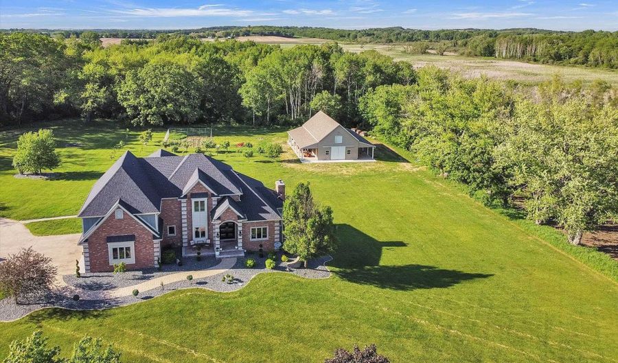 11337 E County Rd N, Whitewater, WI 53190 - 6 Beds, 7 Bath