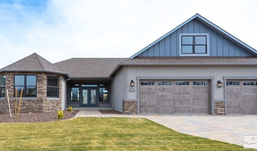 911 Holstein Ct, Gardnerville, NV 89460 - 4 Beds, 4 Bath
