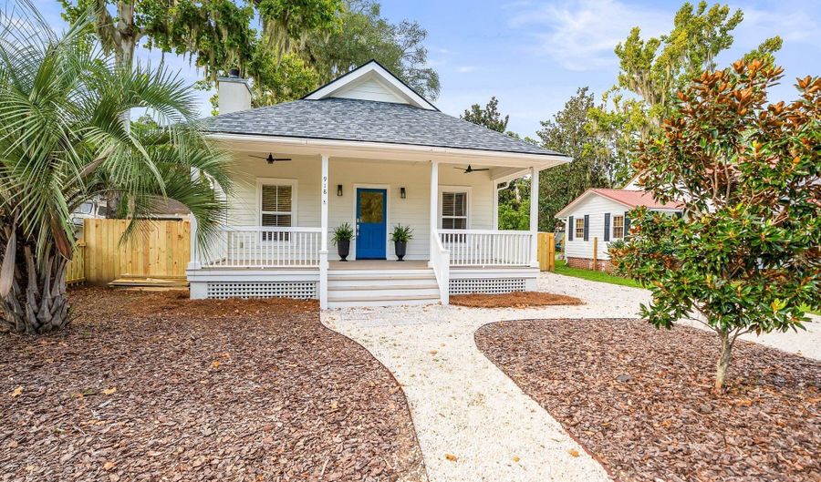 918 La Chere St, Beaufort, SC 29902 - 3 Beds, 2 Bath