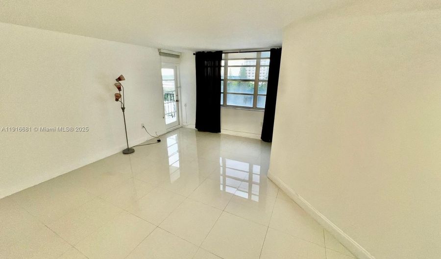 2750 NE 183rd St 906, Aventura, FL 33160 - 1 Beds, 2 Bath