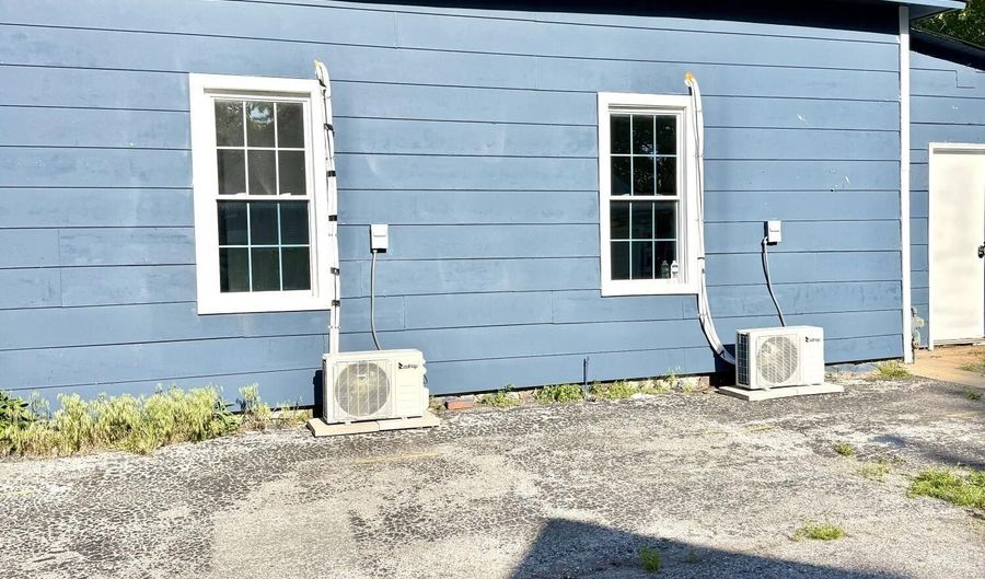 301 W High St, Alba, MO 64830 - 2 Beds, 2 Bath
