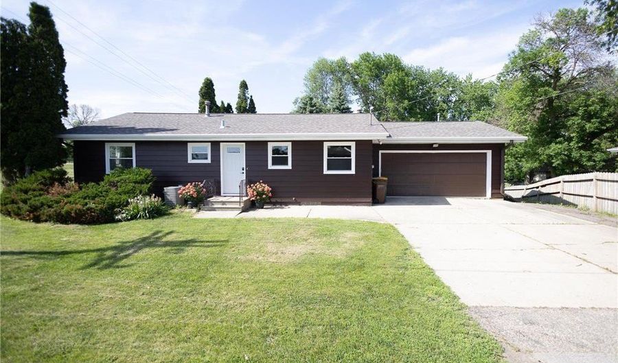 2101 Kenneth Dr, Albert Lea, MN 56007 - 4 Beds, 2 Bath