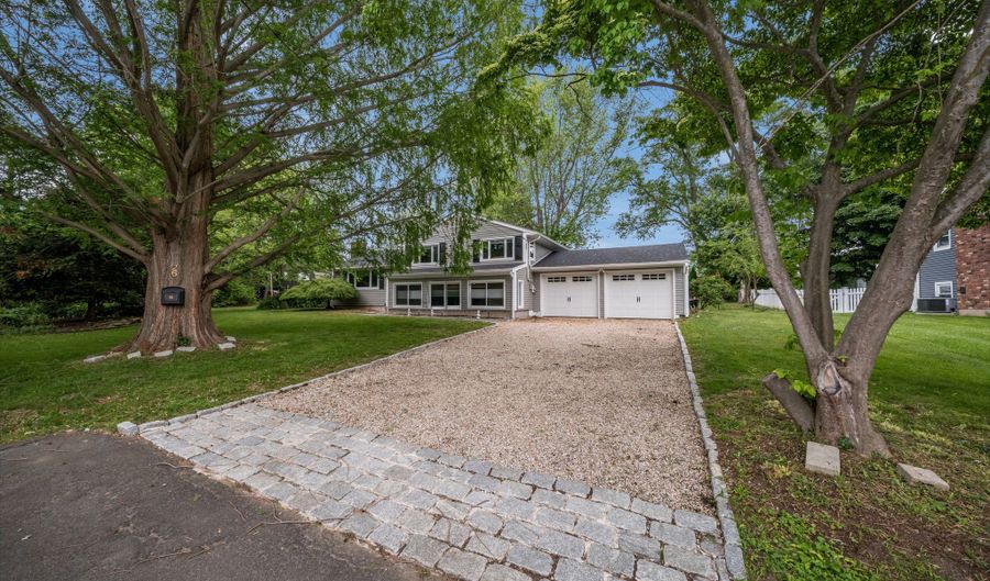 26 Indian Dr, Clinton, CT 06413 - 3 Beds, 2 Bath