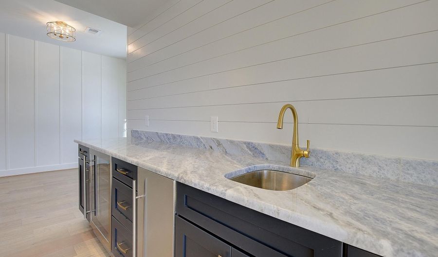 48 A E LAKE Dr, Annapolis, MD 21403 - 4 Beds, 4 Bath