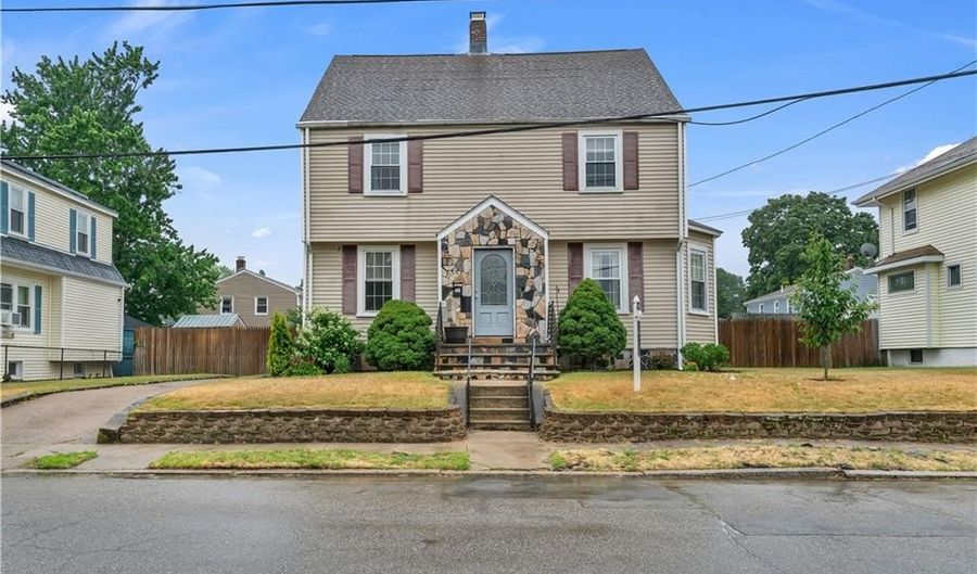 86 Westwood Ave, Cranston, RI 02905 - 4 Beds, 2 Bath