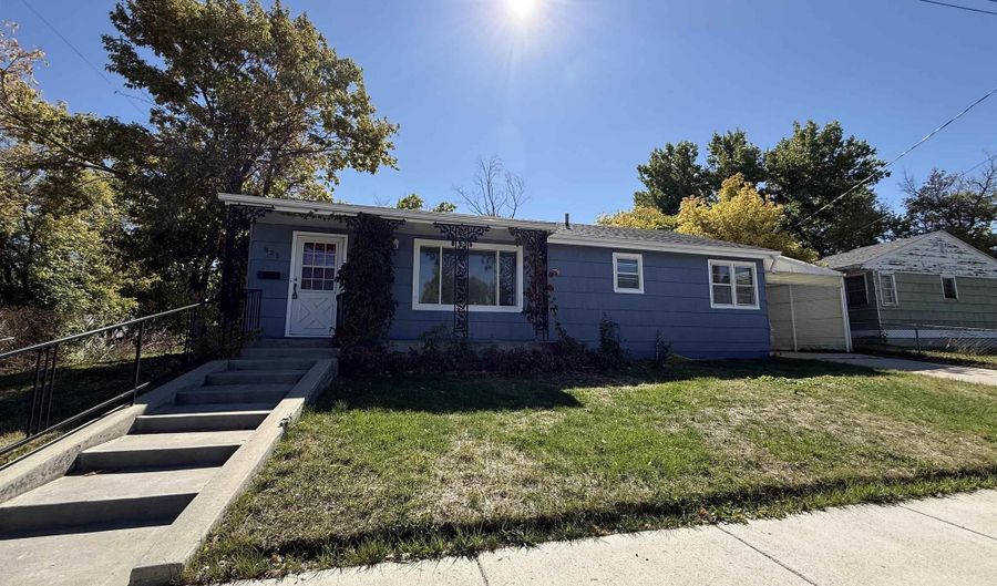 821 E 19th St, Casper, WY 82609 - 3 Beds, 1 Bath
