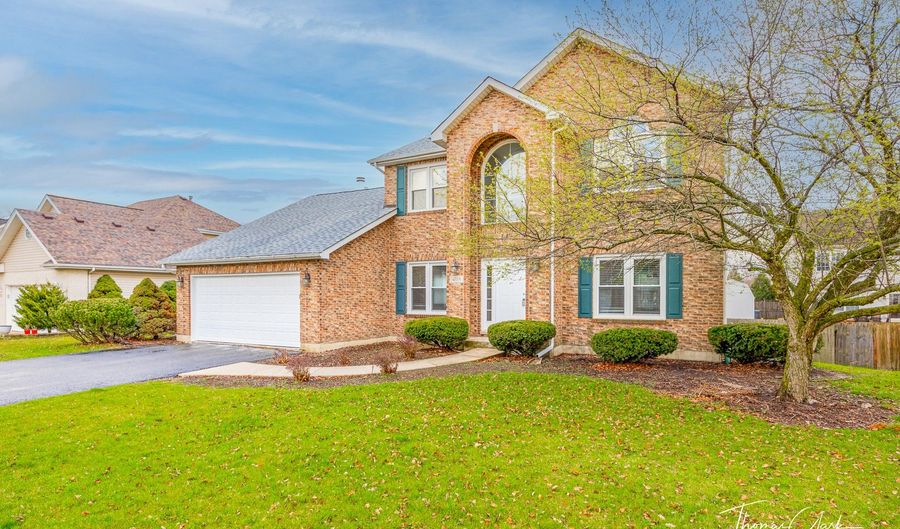408 PHEASANT CHASE Dr, Bolingbrook, IL 60490 - 3 Beds, 3 Bath