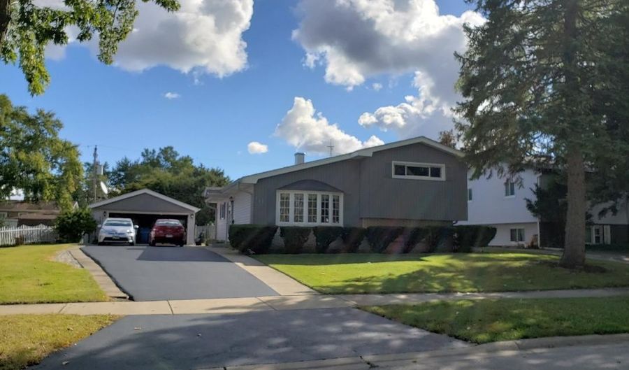 921 S Iowa Ave, Addison, IL 60101 - 3 Beds, 2 Bath