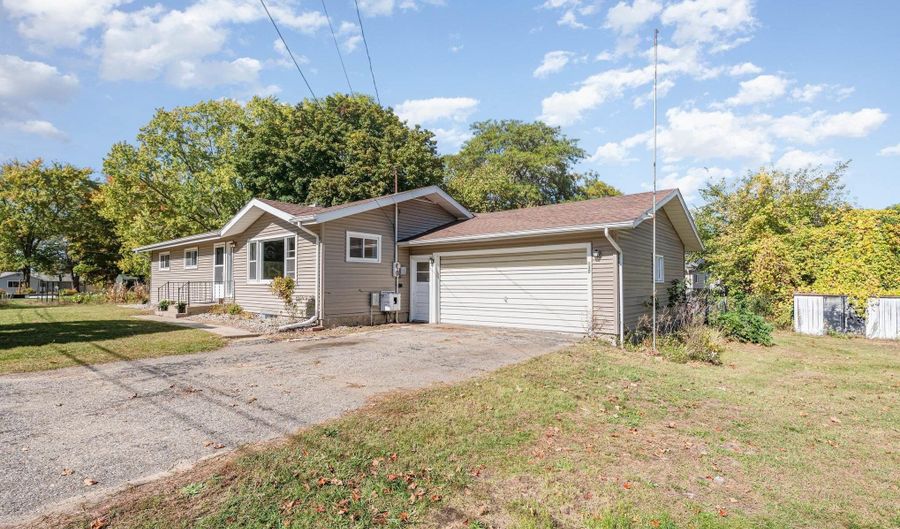 130 W Marshall St, Alma, MI 48801 - 3 Beds, 2 Bath
