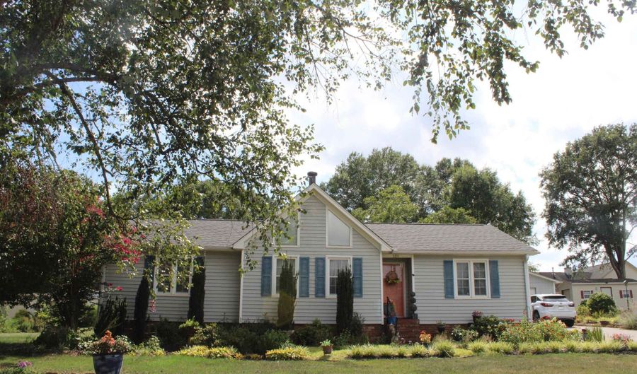 1170 Hanging Rock Rd, Boiling Springs, SC 29316 - 3 Beds, 2 Bath