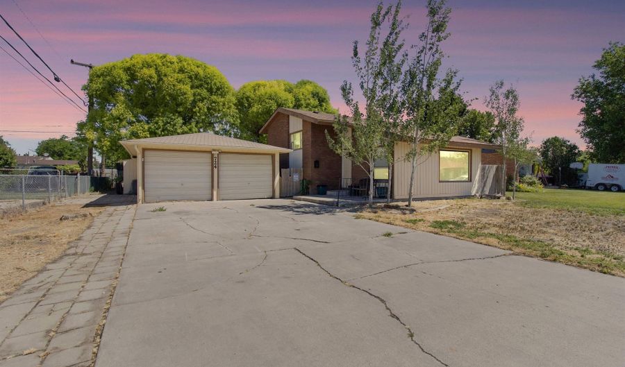 724 Fairmont St, Burley, ID 83318 - 2 Beds, 2 Bath