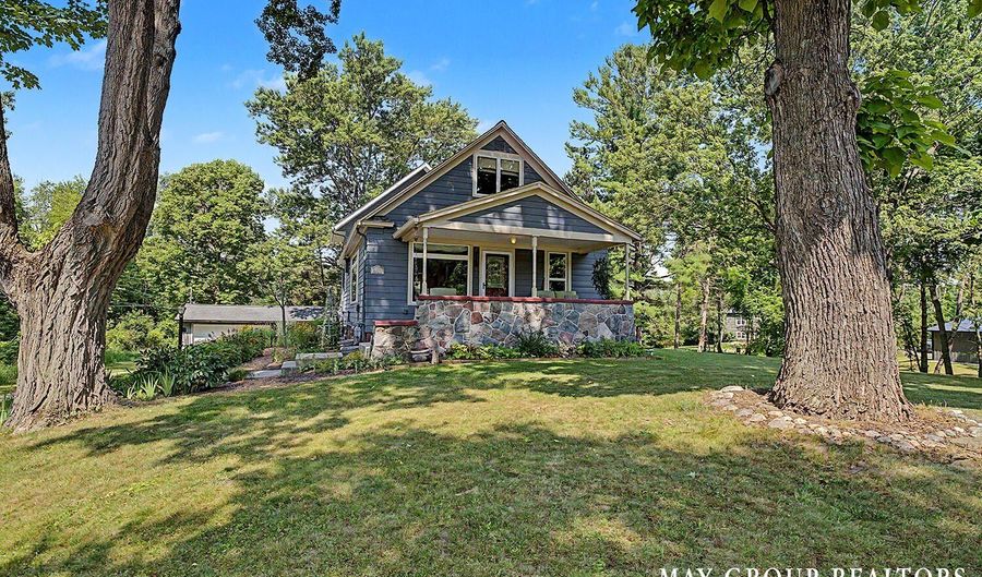 665 Honey Creek Ave NE, Ada, MI 49301 - 3 Beds, 2 Bath