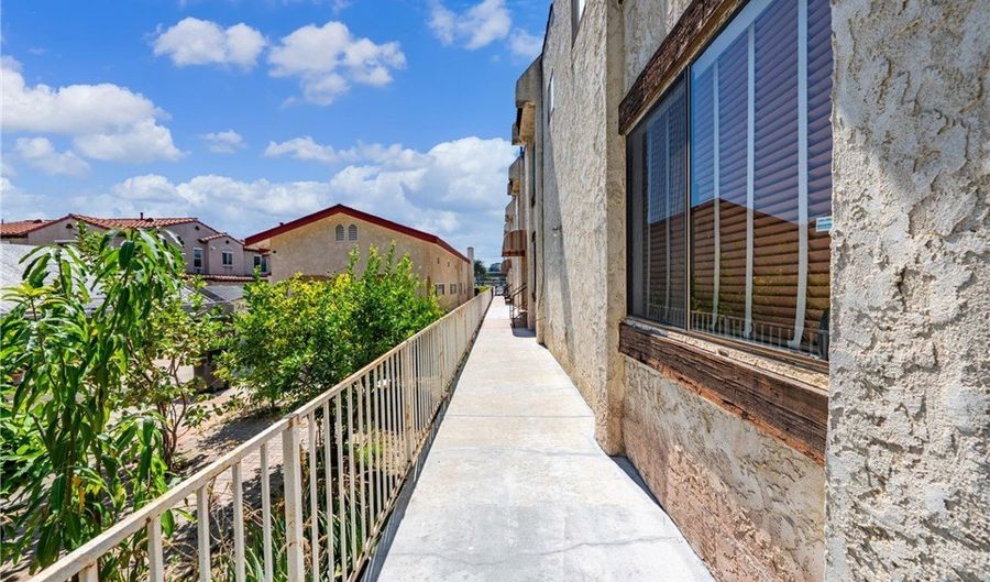 1420 S 5th St A, Alhambra, CA 91803 - 2 Beds, 3 Bath