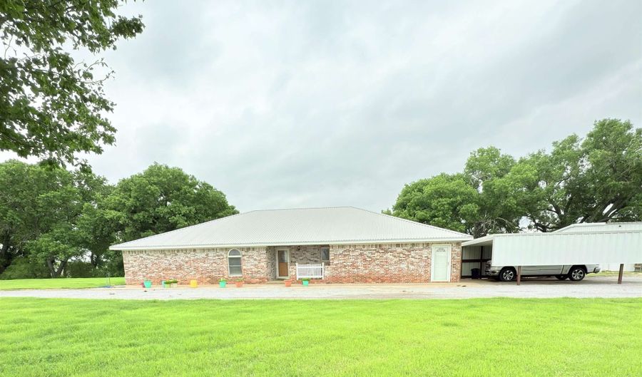 138956 EW 10, Beaver, OK 73932 - 5 Beds, 3 Bath