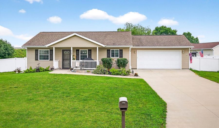 2403 W AMERICAN Dr, Neenah, WI 54956 - 4 Beds, 2 Bath