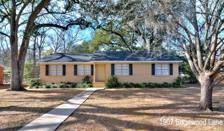 1907 Edgewood Ln, Albany, GA 31707 - 3 Beds, 2 Bath