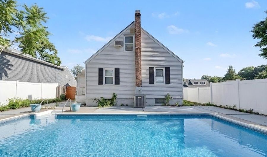 55 Stillman Ave, Bergenfield, NJ 07621 - 4 Beds, 2 Bath