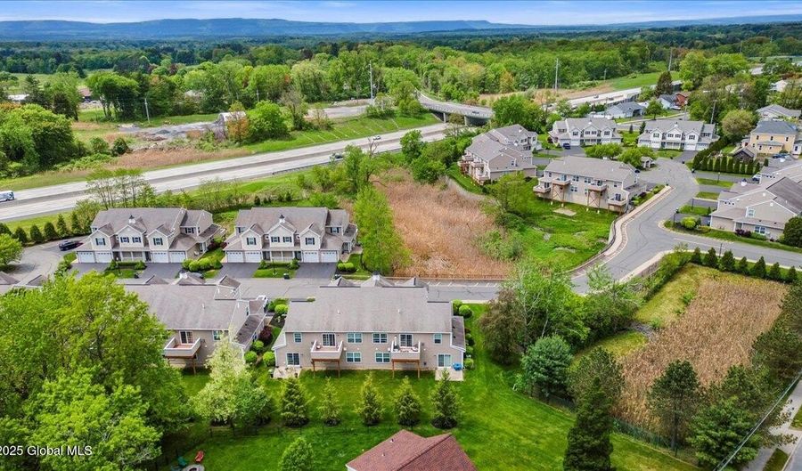 37 Governor Cir, Albany, NY 12208 - 3 Beds, 2 Bath
