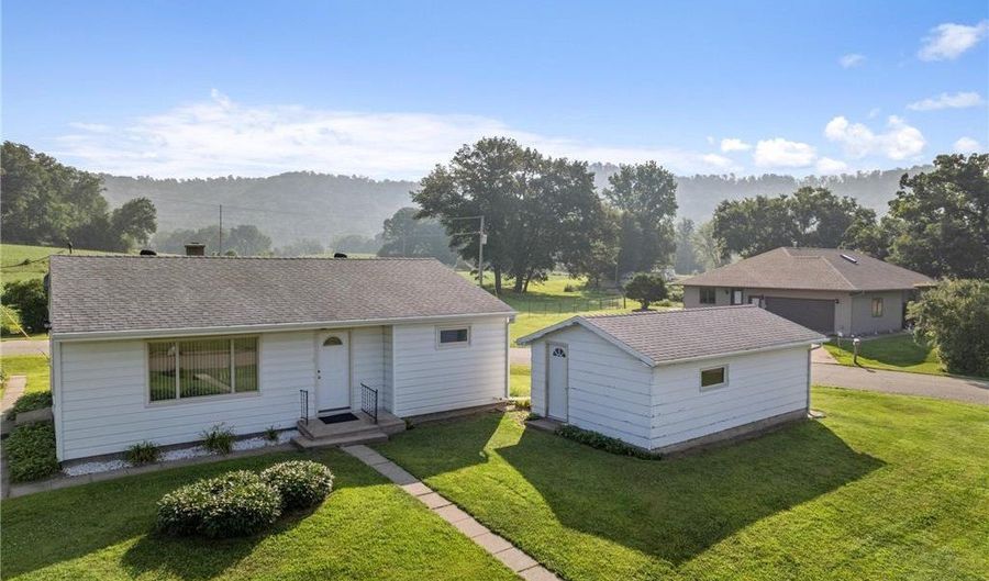 S1578 Lake Street, Alma, WI 54610 - 2 Beds, 1 Bath