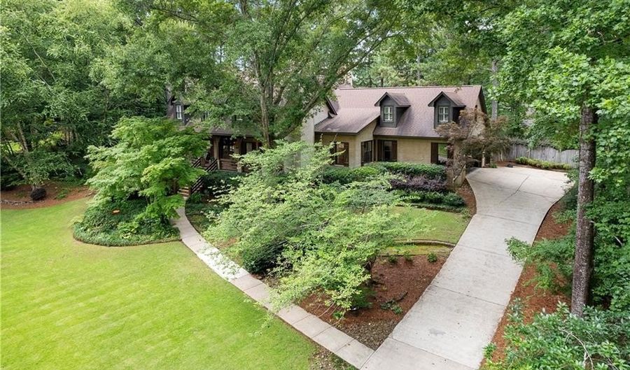 850 YORKSHIRE Dr, Auburn, AL 36830 - 4 Beds, 4 Bath