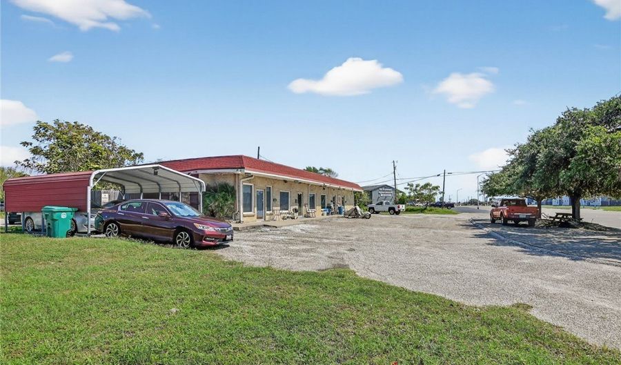 452 W Cleveland Blvd, Aransas Pass, TX 78336 - 6 Beds, 3 Bath