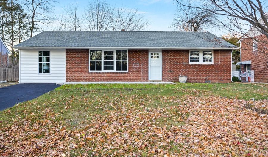 1061 LAKESHORE Dr, Haddon Twp., NJ 08108 - 3 Beds, 2 Bath