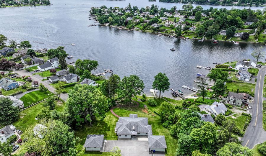 13 Kellogg St, Brookfield, CT 06804 - 4 Beds, 5 Bath