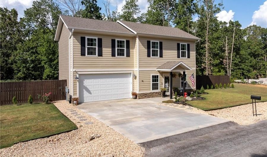 16 Kinloch Dr, Bella Vista, AR 72715 - 2 Beds, 3 Bath