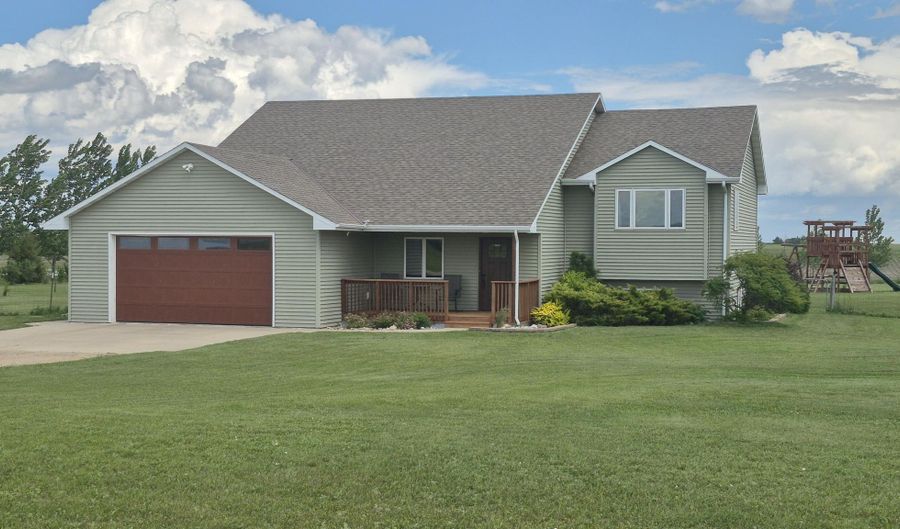 13426 Ringneck Ln, Aberdeen, SD 57401 - 5 Beds, 3 Bath