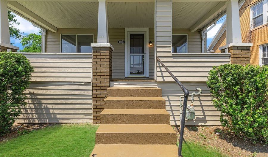1586 Jackson St, Aliquippa, PA 15001 - 3 Beds, 1 Bath