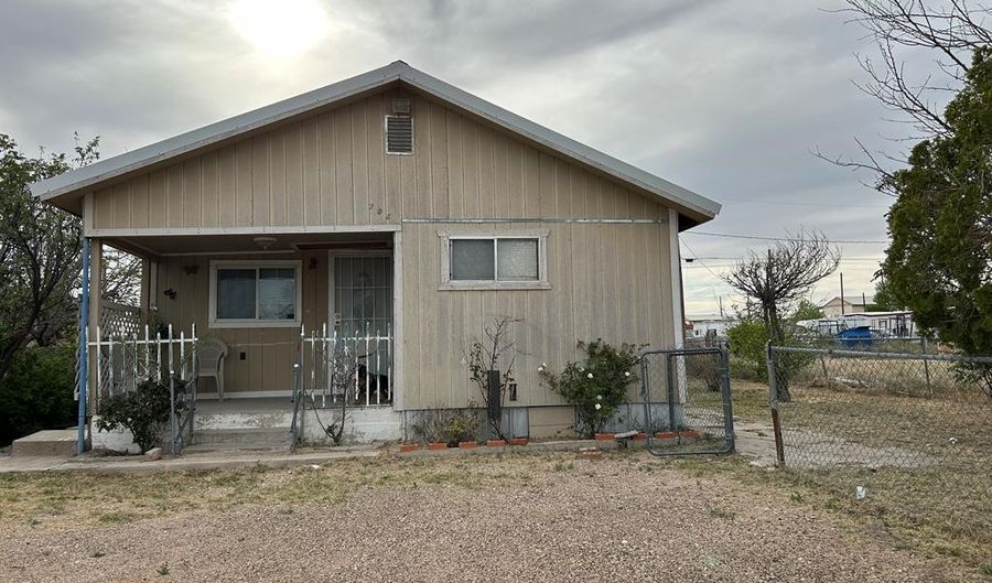 705 N Fort St, Fort Stockton, TX 79735 - 4 Beds, 2 Bath