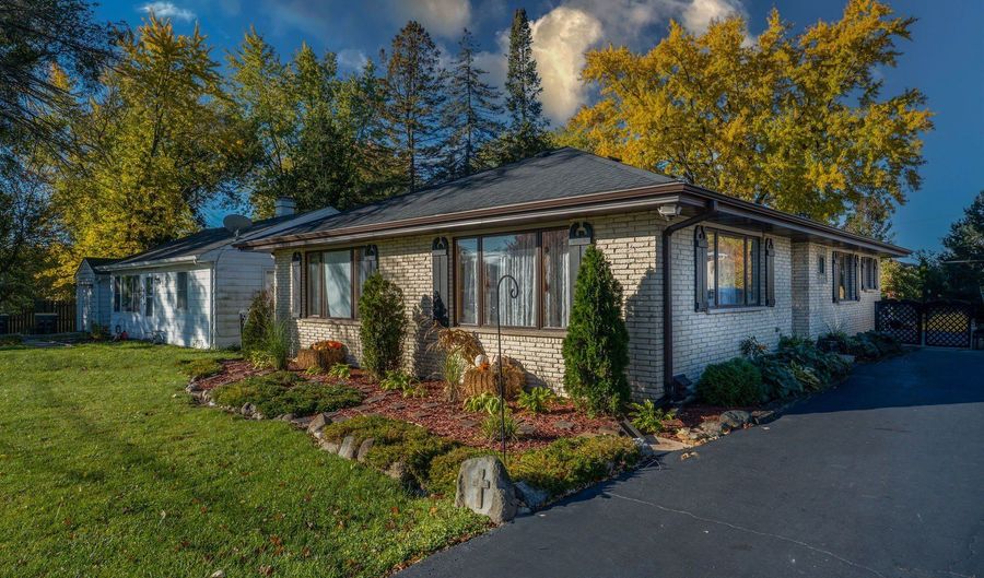 104 Lakewood Dr, Antioch, IL 60002 - 3 Beds, 3 Bath