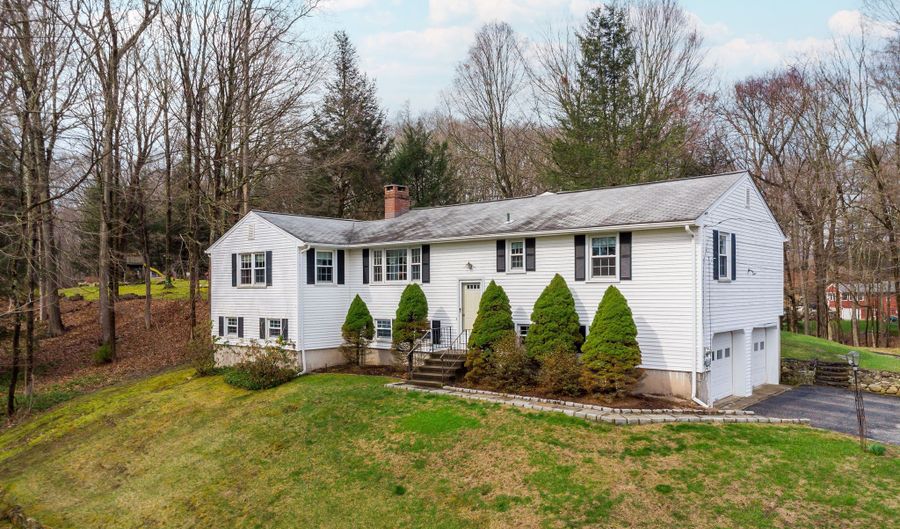 7 Side Hill Ln, Danbury, CT 06810 - 4 Beds, 3 Bath