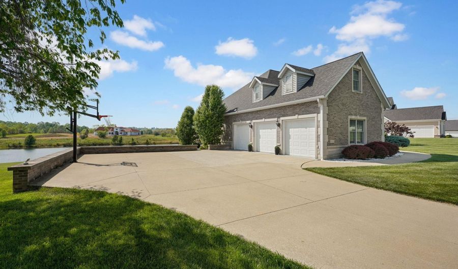 430 Summer Lake Dr, Bedford, IN 47421 - 4 Beds, 5 Bath