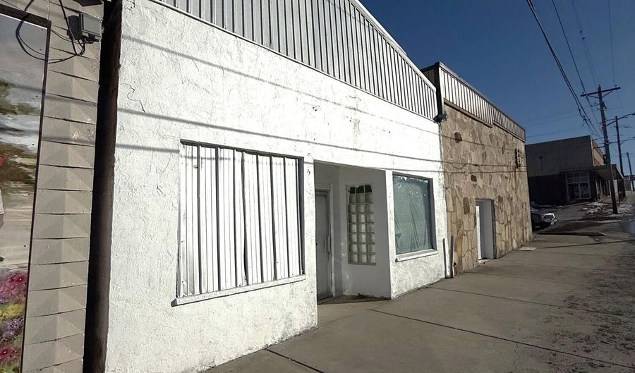 203 N Jefferson St, Ava, MO 65608 - 0 Beds, 2 Bath