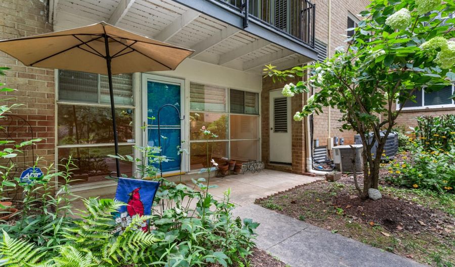 4917 AMERICANA Dr T6, Annandale, VA 22003 - 2 Beds, 1 Bath